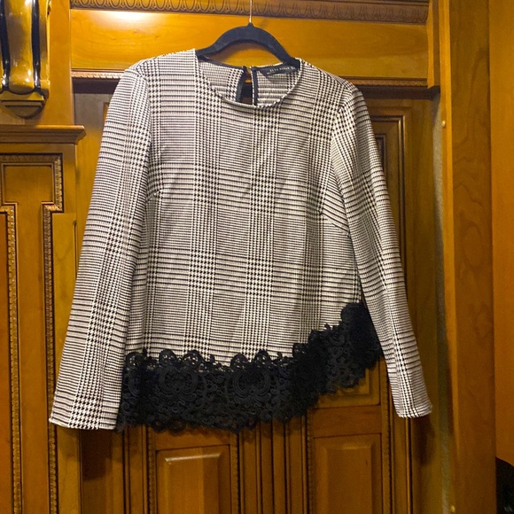 ZARA Women’s Black & White Hounds Tooth Blouse with Lace Trim Size Medium - Picture 2 of 8